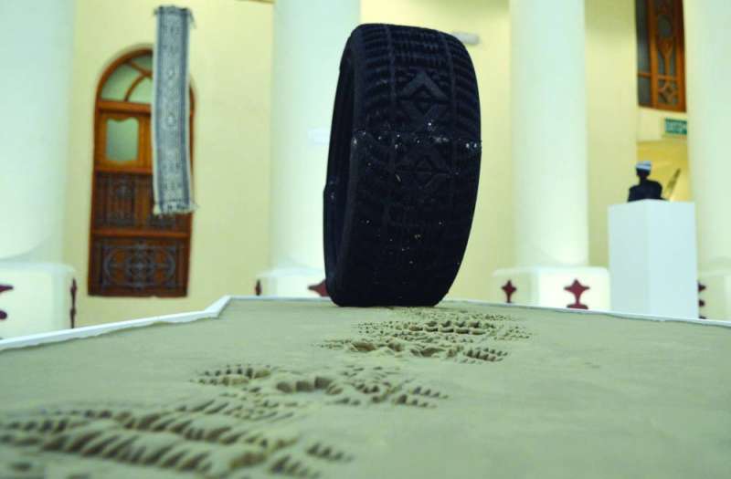 
«الأثر»... إطار يرمز إلى العقلية الاستهلاكية
