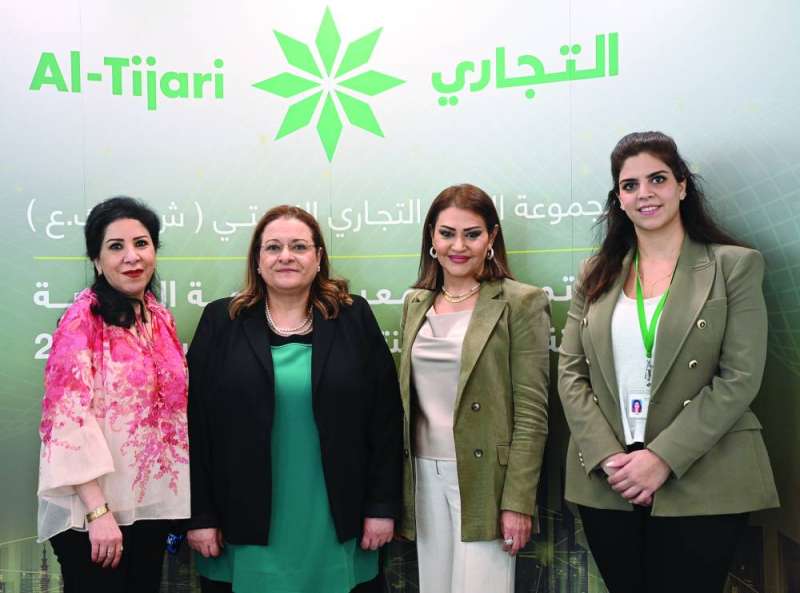 
إلهام محفوظ مع أماني الورع ومنى العبدالرزاق وبدرية حيات