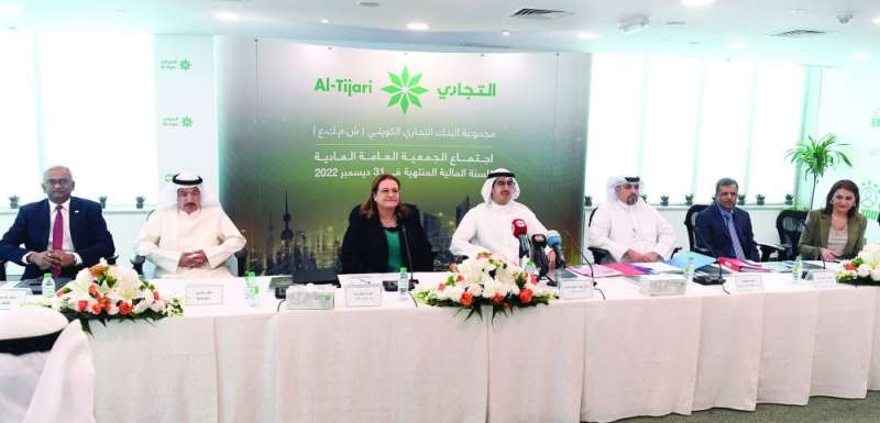 
الدعيج ومحفوظ خلال الجمعية 	 (تصوير نايف العقلة)