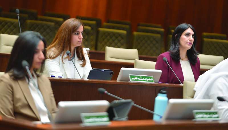 
منيرة الأمير وفرح الرومي وشريفة الشلفان خلال الجلسة