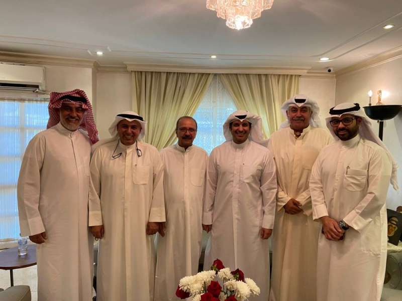 عبدالرحمن المطيري متوسطاً ماجد الشطي