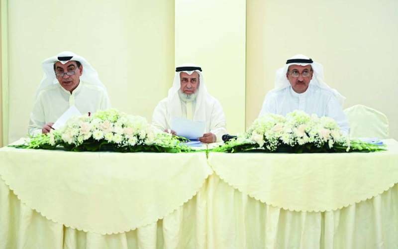 
الربيعة مترئساً الجمعية	 (تصوير أسعد عبدالله)
