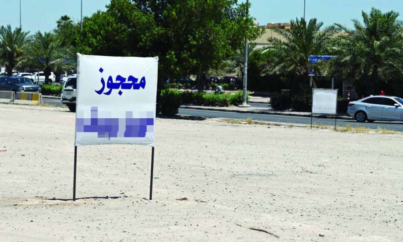 
مرشحون محتملون يتسابقون لحجز مقرات لهم في مواقع استراتيجية 	(تصوير نايف العقلة)