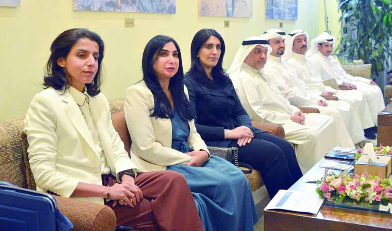 
بيبي العميري وعالية الخالد وحسن كمال... بين المتحدثين في الندوة	 (تصوير سعود سالم)
