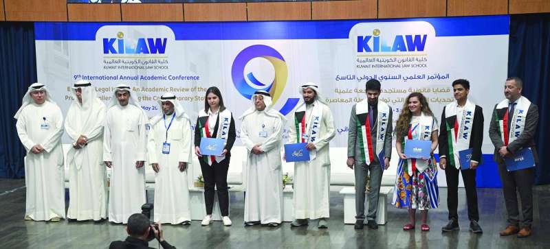 
تكريم فريق الكلية المشارك في منافسات فيليب جيسيب للقانون الدولية 	(تصوير نايف العقلة)
