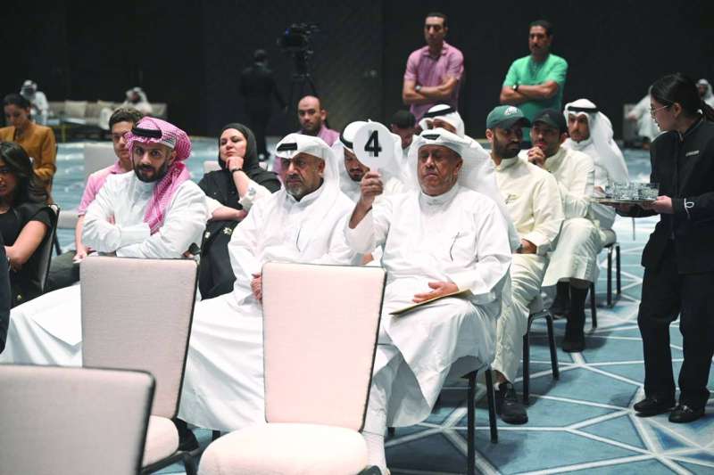 
جانب من المزاد
