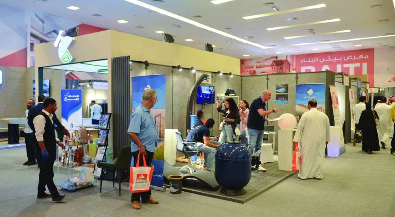 
إقبال على المعرض