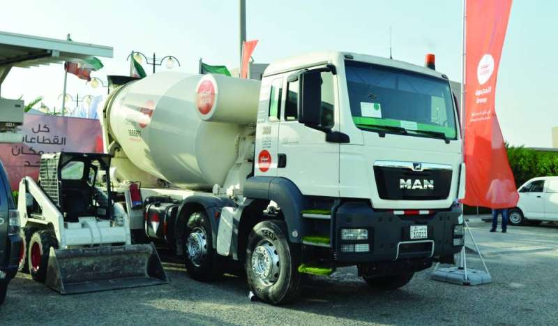 إحدى السيارات الحديثة لصب الخرسانة