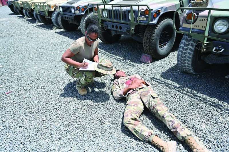 إسعاف أحد المصابين