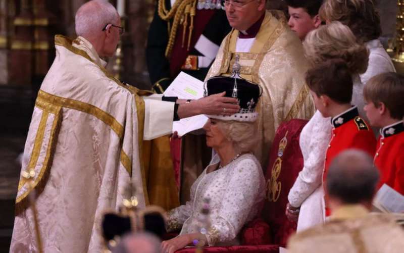 تتويج كاميلا 