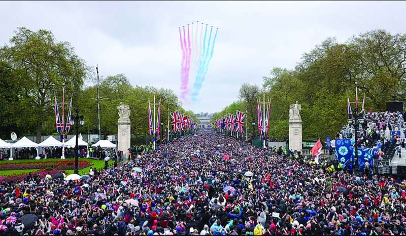 عرض جوي خلال احتفالات التتويج في لندن