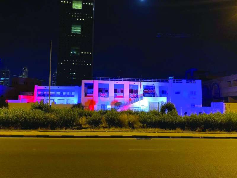 
بيت ديكسون ازدان بألوان العلم البريطاني