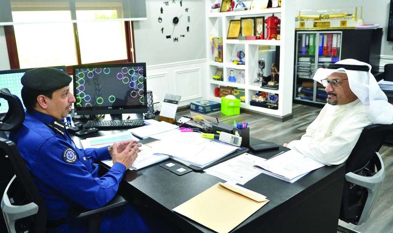 
النصار يتحدث للزميل ناصر الفرحان
