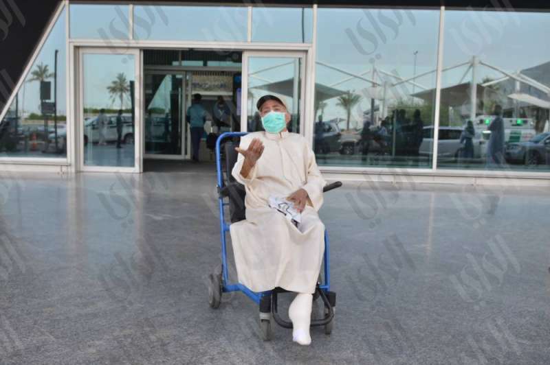 بدر الطيار لحظة وصوله الكويت   (تصوير سعود سالم)