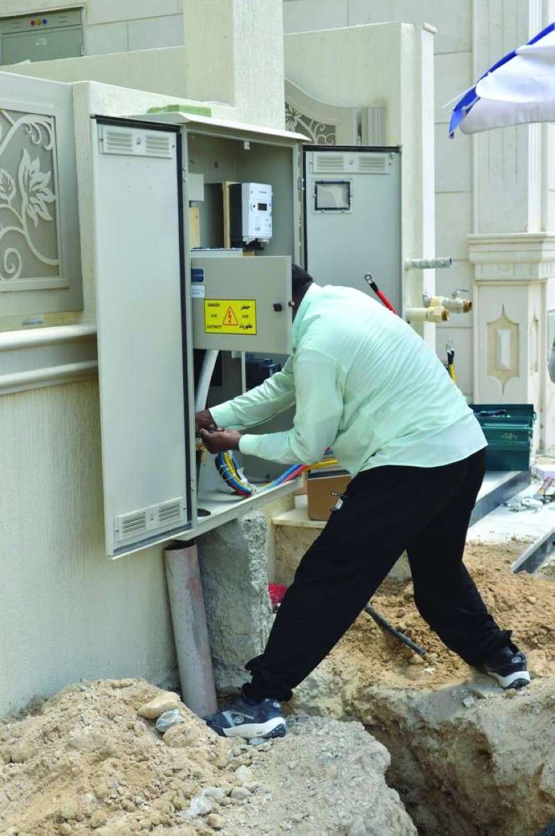 
إتمام عملية ايصال التيار