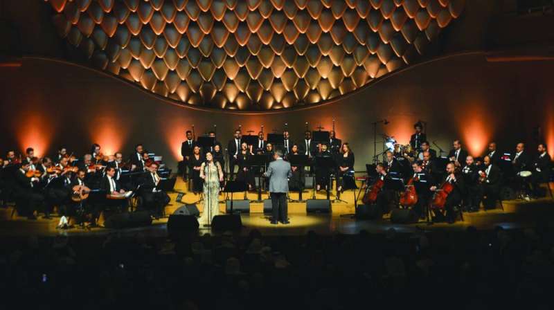 المايسترو أيوب خضر قاد الأمسية باحترافية عالية 	(تصوير سعود سالم) 