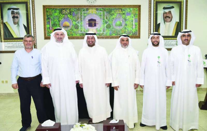 صورة جماعية للمتحدثين في المؤتمر