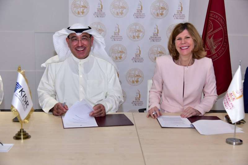 جانب من توقيع الاتفاقية