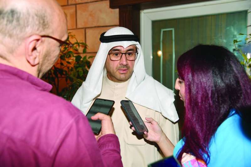 معرفي مصرحاً للصحافيين في حفل السفارة السويسرية