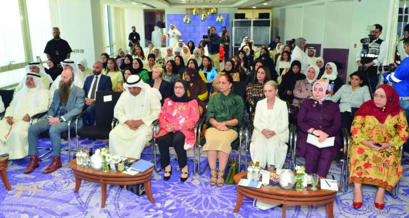 الحضور في احتفالية الديوان الوطني لحقوق الإنسان بيوم المرأة الكويتية (تصوير سعود سالم)