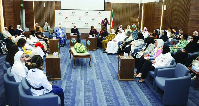 
المتحدثات في الندوة
