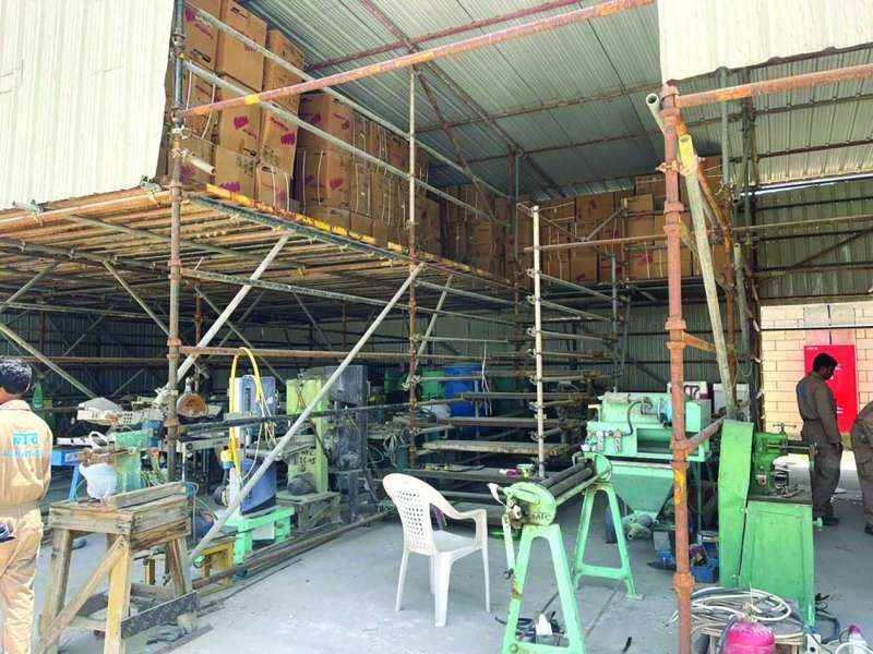 من داخل منشأة مخالفة 