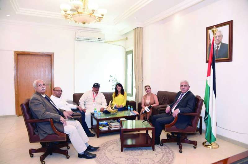 طهبوب وعدد من ممثلي وسائل الإعلام