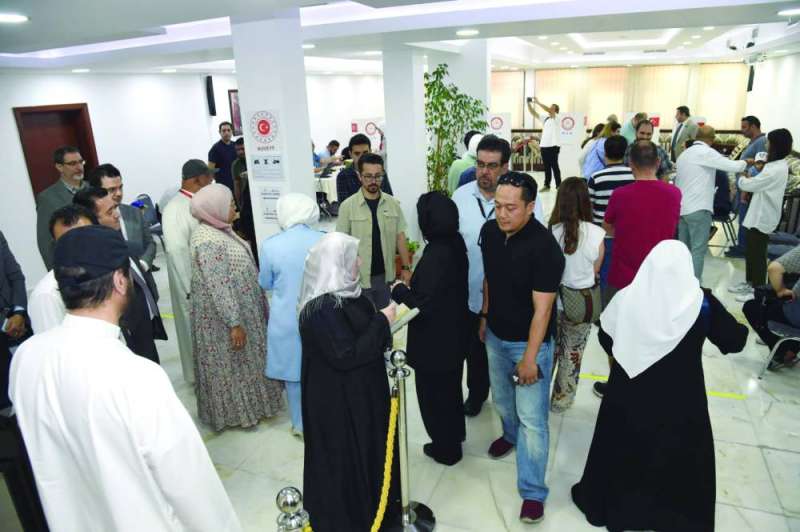 حضور كثيف داخل مقر الاقتراع
