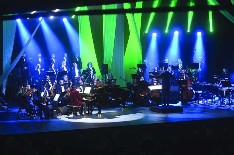 الرحباني على البيانو بصحبة الأوركسترا 	(تصوير سعود سالم) 