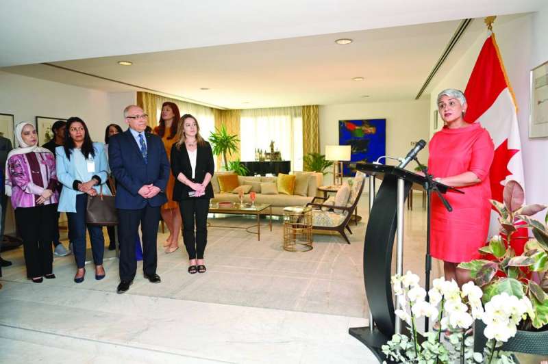 السفيرة الكندية ملقيةً كلمتها (تصوير أسعد عبدالله)