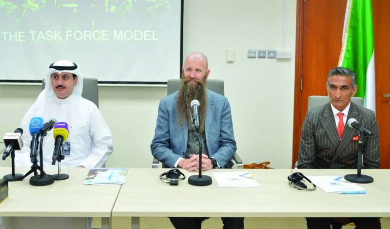 
المتحدثون في الورشة	 (تصوير سعود سالم)
