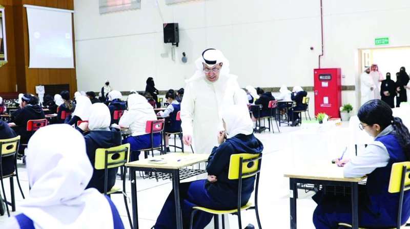 وزير التربية خلال تفقده الاختبارات