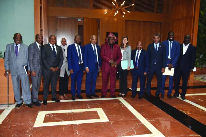 
عدد من سفراء القارة الأفريقية في صورة جماعية
