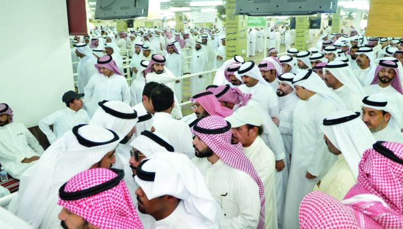  حشود شاركت في العزاء