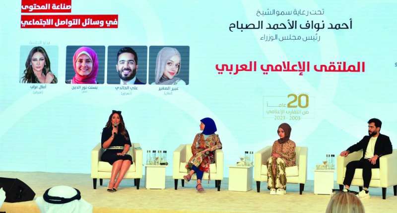 
المتحدثون في جلسة صناعة المحتوى 	 (تصوير سعود سالم)
