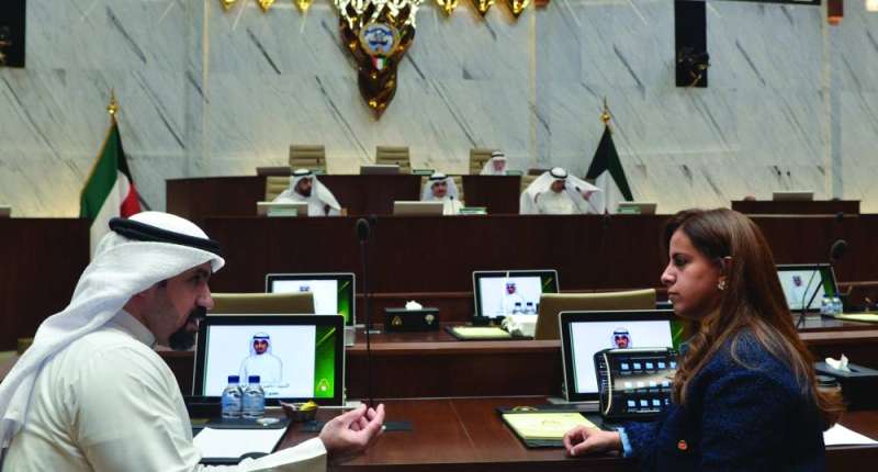  نقاش جانبي بين منيرة الأمير مع إسماعيل بهبهاني