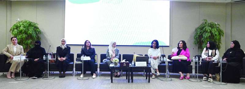 
المتحدثات في ندوة الجمعية الثقافية النسائية		(تصوير نايف العقلة)