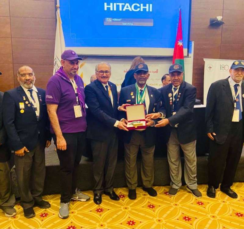 الوفد الكويتي يكرم اأمين عام الاتحاد حسن السبتي 