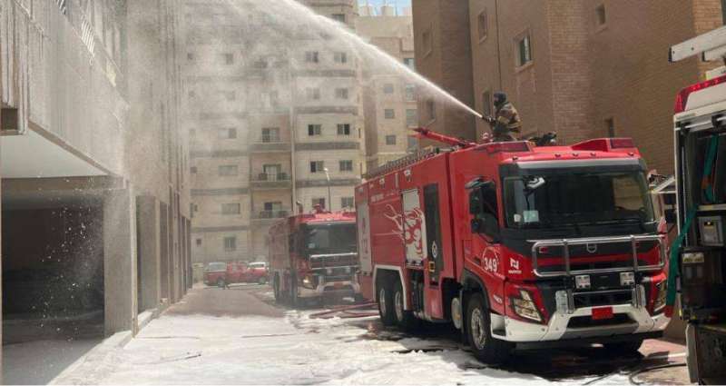 فرق الغطفاء تعمل على إخماد حريق عمارة في منطقة الفنطاس 