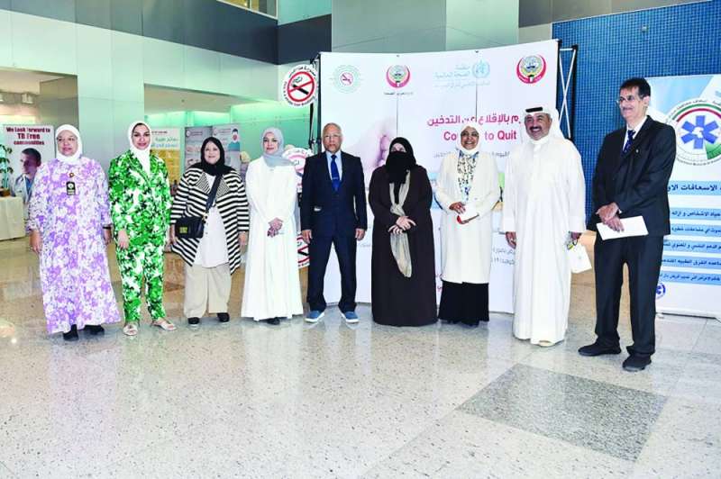  المشاركون في حملة وزارة الصحة «لنزرع الغذاء... وليس التبغ»