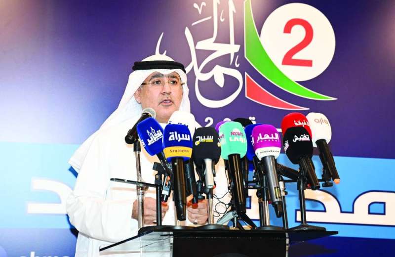 
الحمد متحدثاً في الندوة
