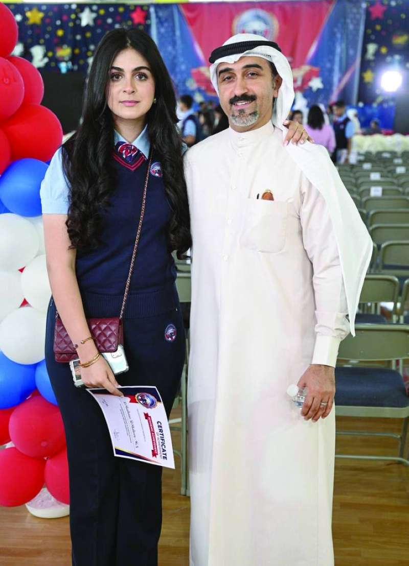 
المستشار أنس الشاهين مع ابنته
