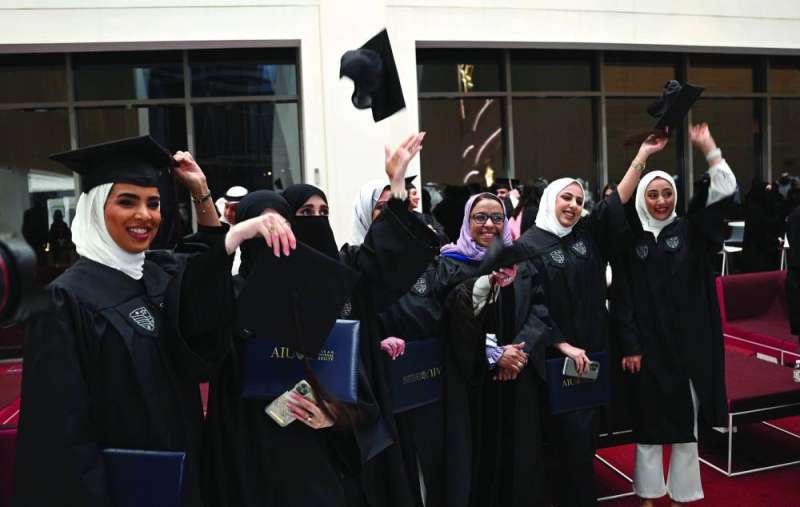 
فرحتهن... في لحظة التخرج
