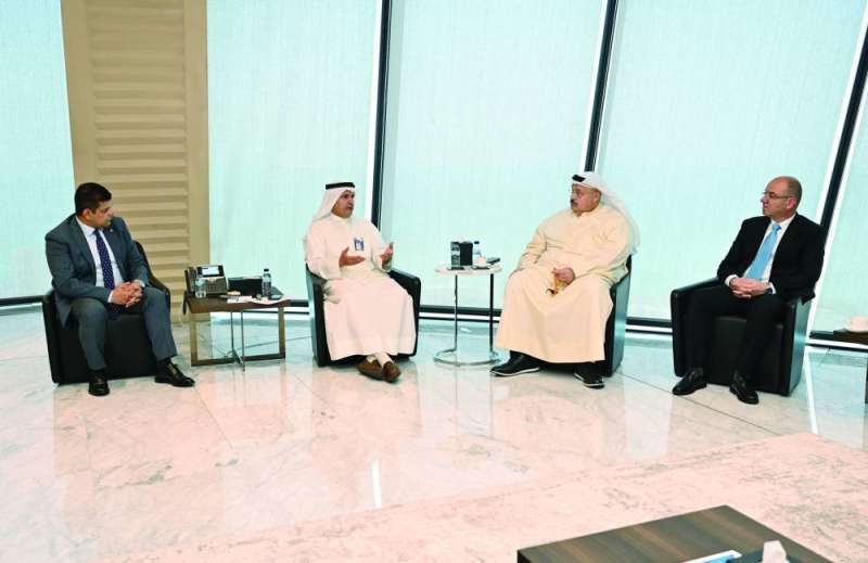 
عصام الصقر متحدثاً لرئيس التحرير وليد الجاسم والزميلين أحمد سماق ورضا السناري 	 (تصوير أسعد عبدالله)
