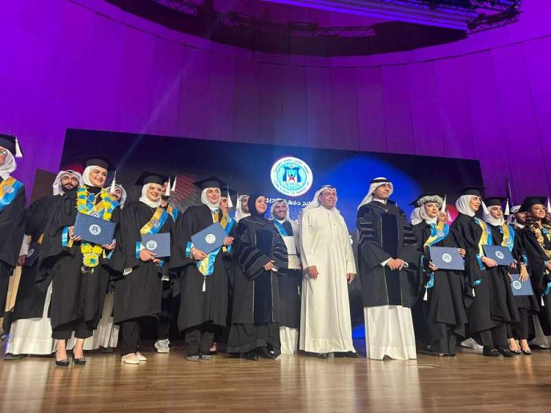 العدواني خلال حفل تخريج طلبة «الفنون المسرحية»