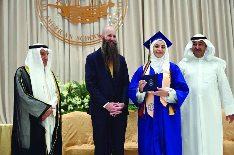 
تكريم إحدى الطالبات
