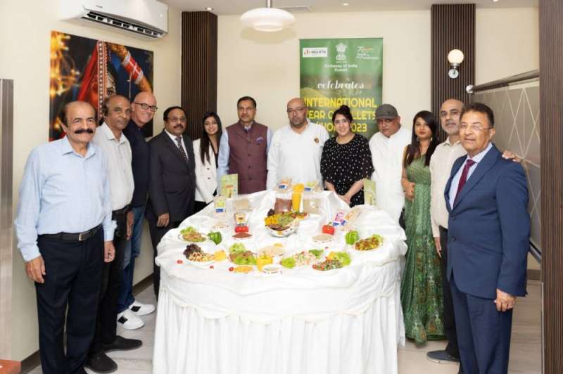 السفير الهندي وعدد من الإعلاميين ومسؤولو السفارة 