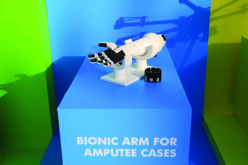 
ذراع اصطناعية... أحد اختراعات مشاريع طلبة AUM في مجال الخدمات الصحية