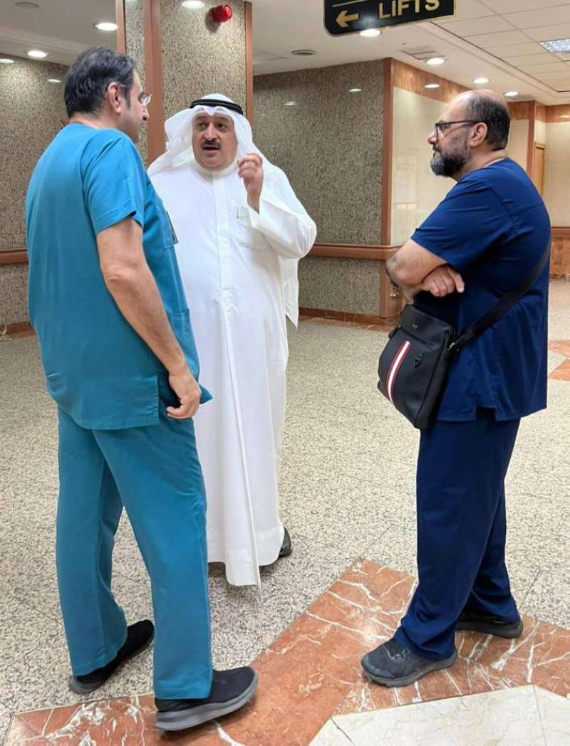 وزير الصحة يتفقد العيادات الخارجية في مستشفى مبارك الكبير
 