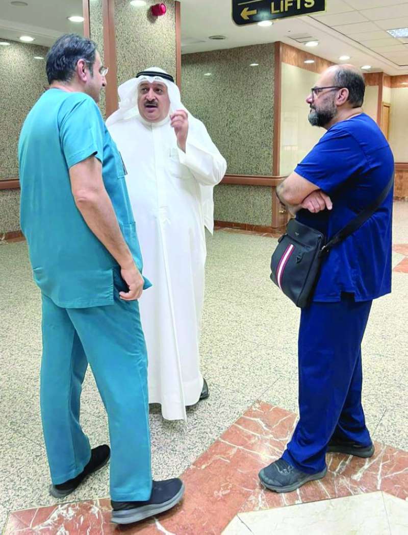 
الوزير العوضي خلال جولته
